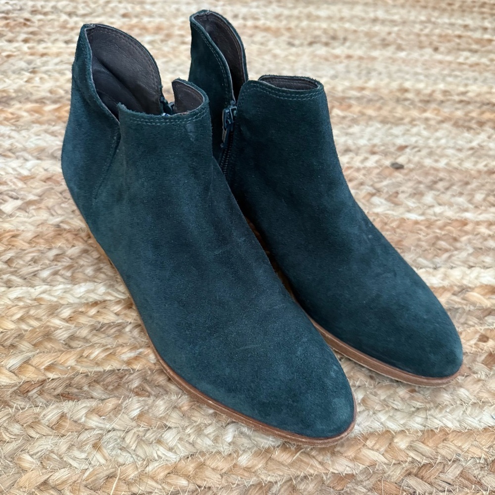 Garnet Hill Women’s Size 8 Forest Green Italian Suede Leather Ankle Boots